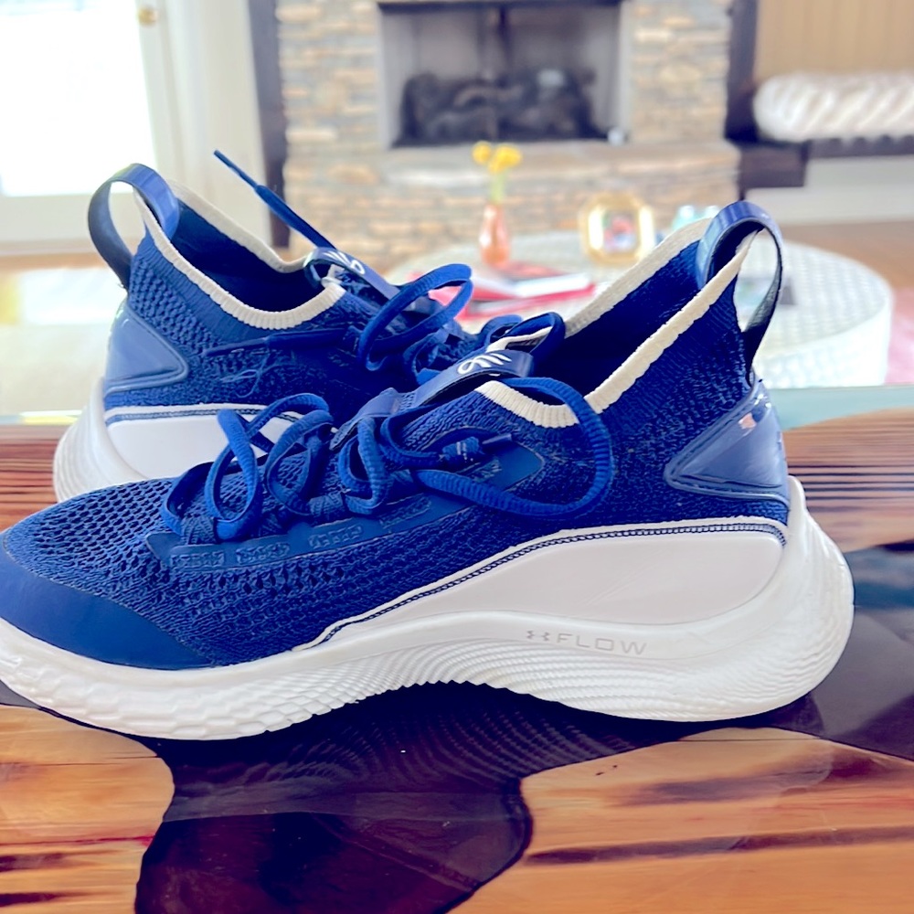 These are some oldies, but they are still some of the best Curry shoes, Curry 8s